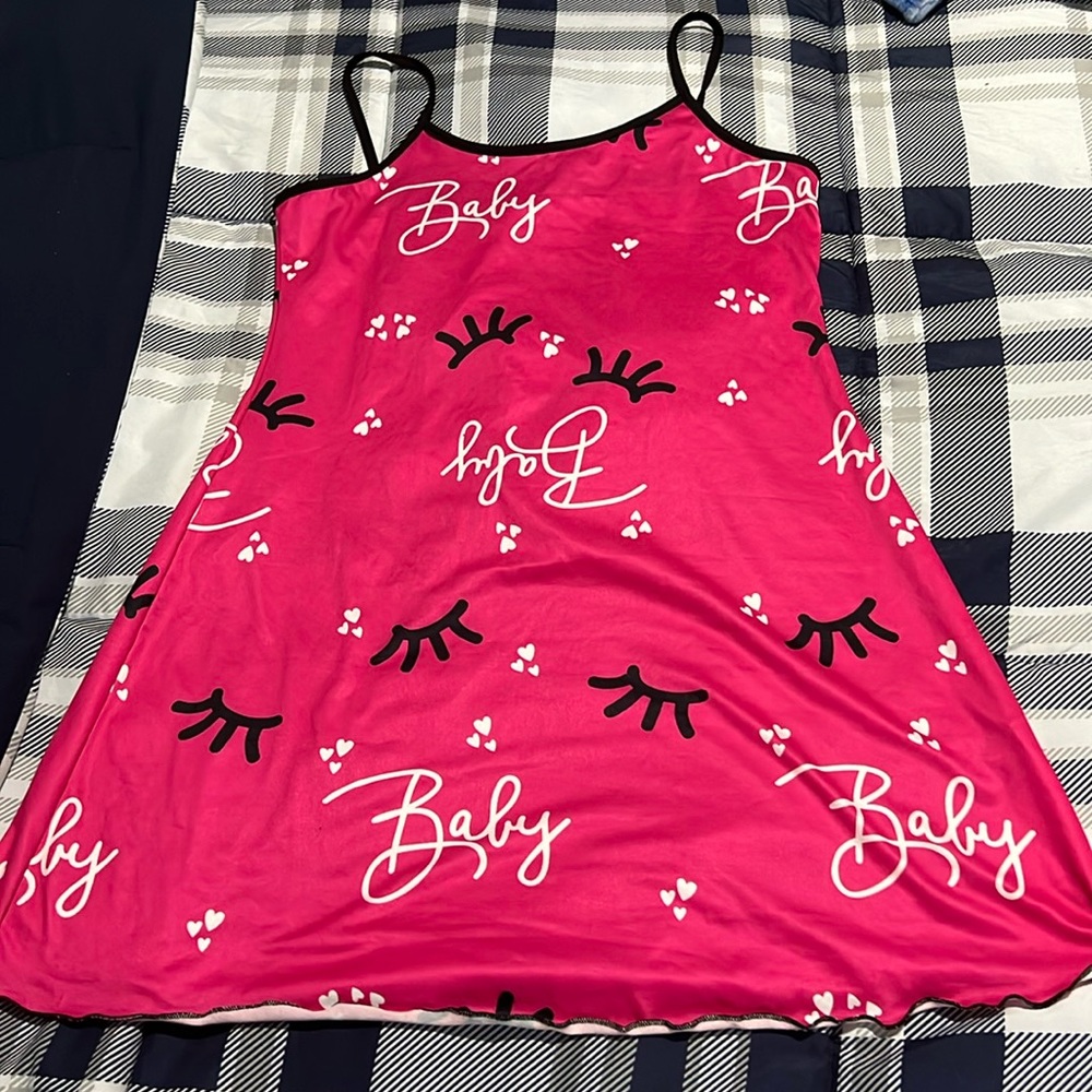 Eyelash print night dress size medium